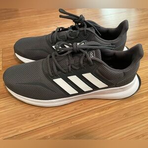 Men’s Grey Adidas like new, stylish and comfortable